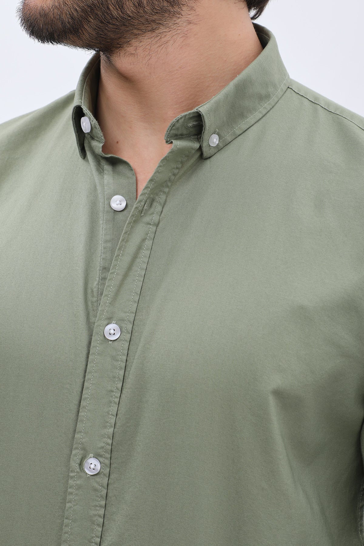 قميص أوكسفورد بقبة بأزرار من SHIRTSPRO - لون أخضر زيتوني
