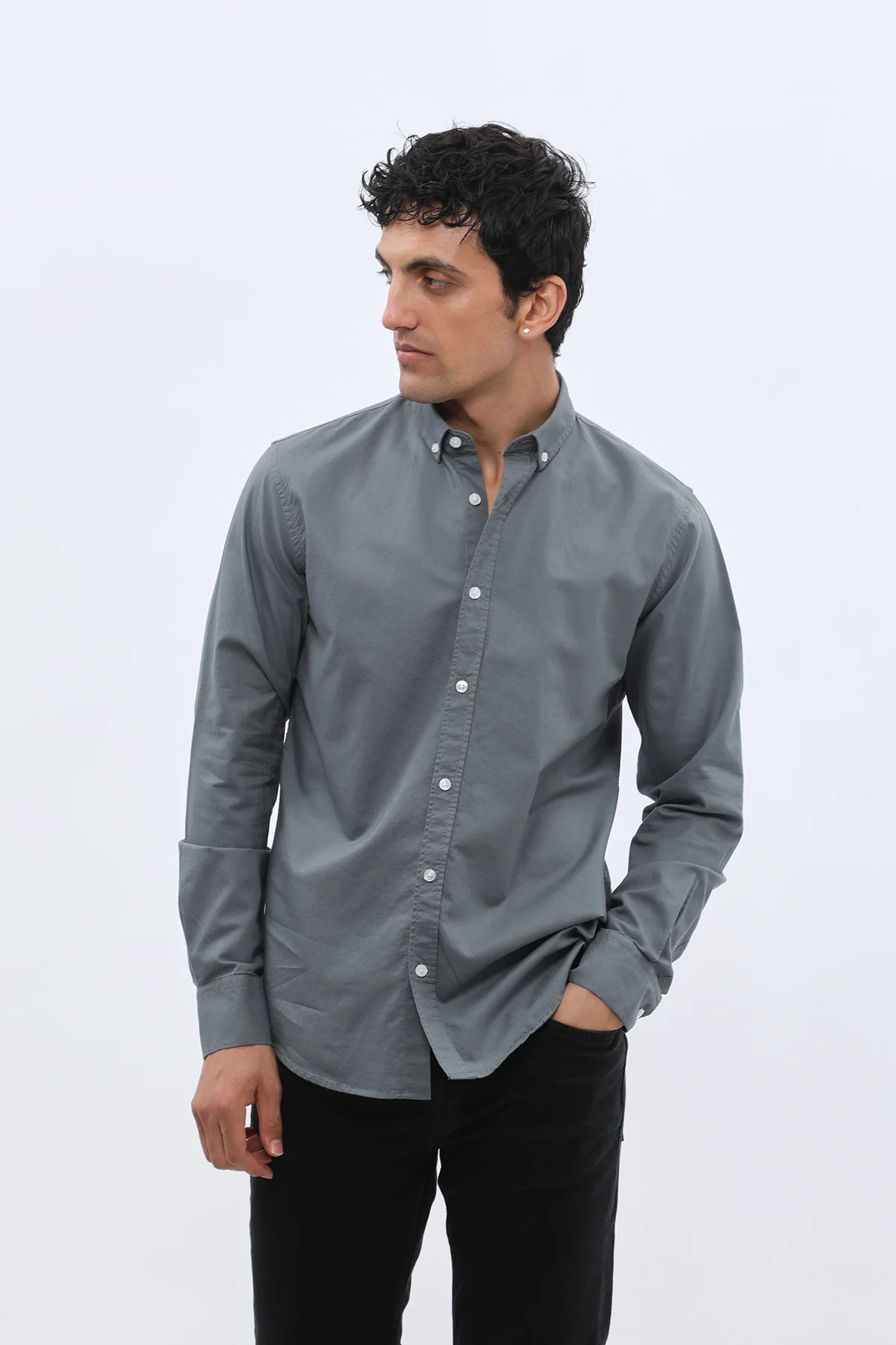 قميص أكسفورد بقبة بأزرار من SHIRTSPRO - لون دخاني - Image 2
