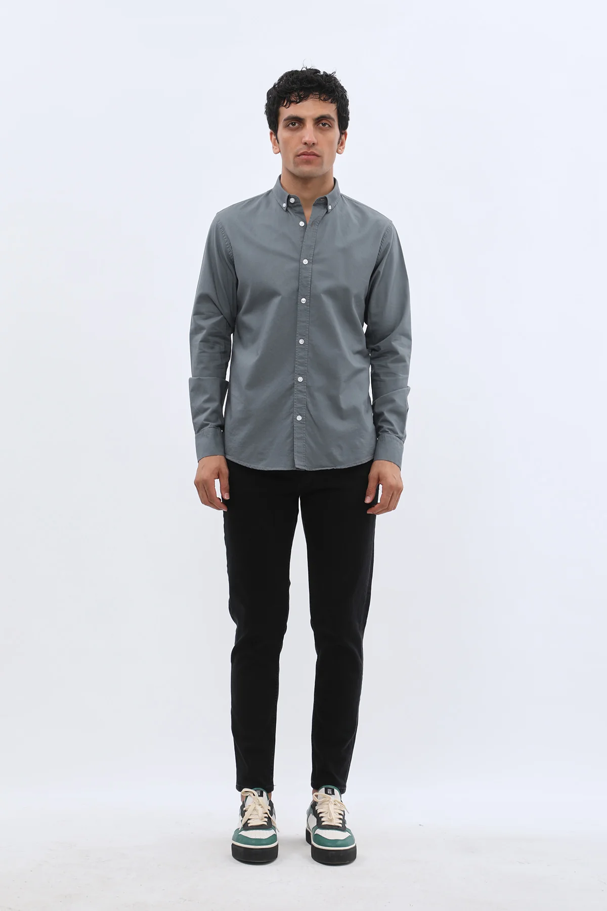 قميص أكسفورد بقبة بأزرار من SHIRTSPRO - لون دخاني - Image 3