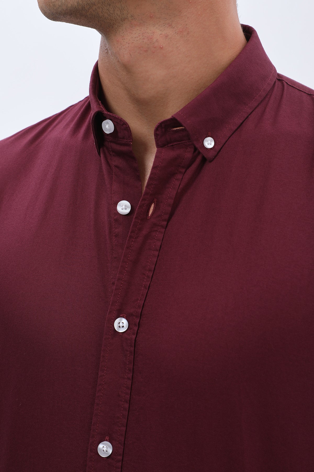 قميص أوكسفورد بقبة بأزرار من SHIRTSPRO - لون أرجواني