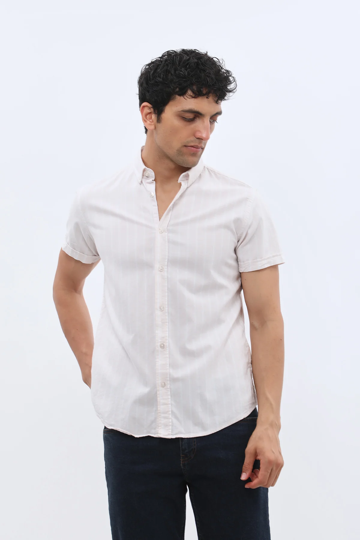 قميص أوكسفورد مخطط بأكمام قصيرة وقبة بأزرار من SHIRTSPRO - لون بيج - Image 3