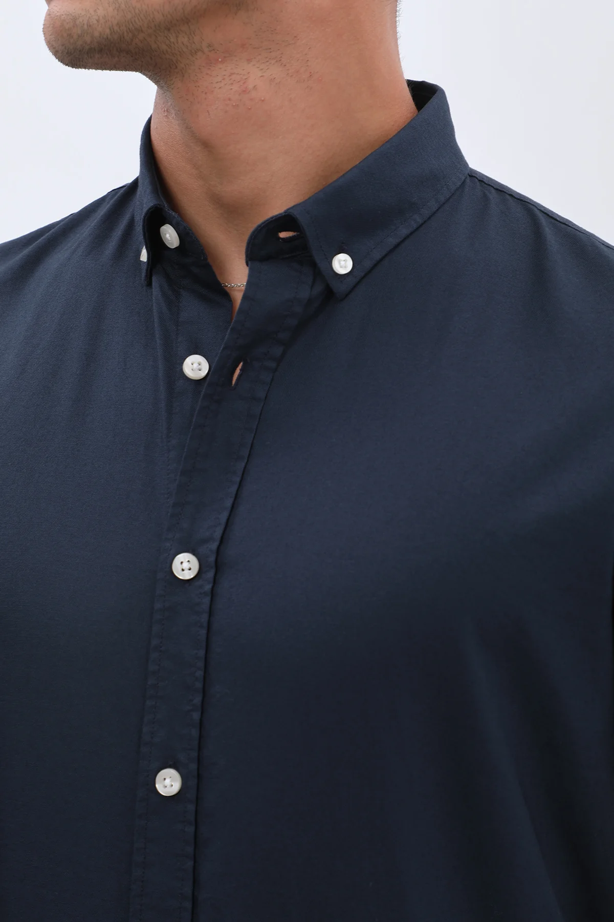 قميص أكسفورد بأكمام قصيرة وقبة بأزرار من SHIRTSPRO - لون التوت الأزرق

