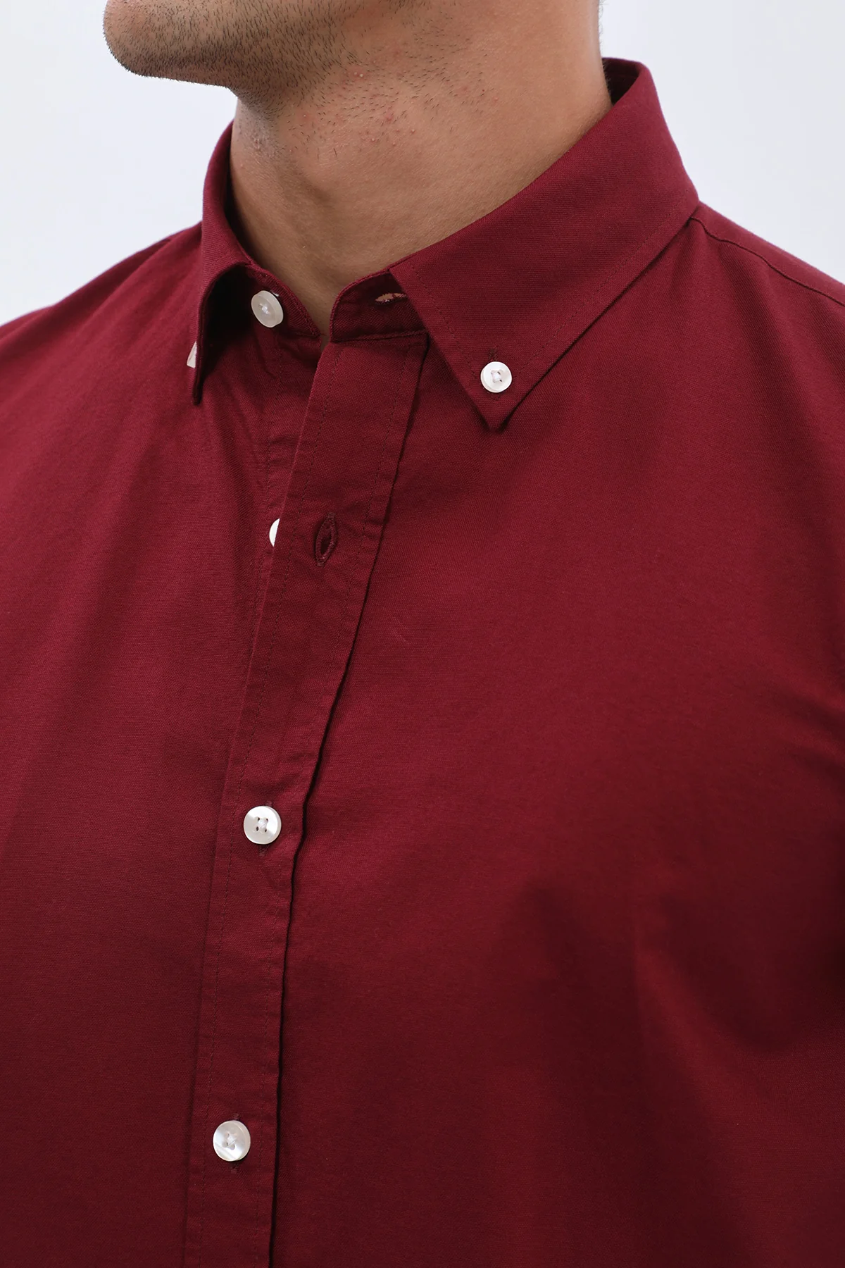 قميص أكسفورد بأكمام قصيرة وقبة بأزرار من SHIRTSPRO - لون أحمر بورجندي