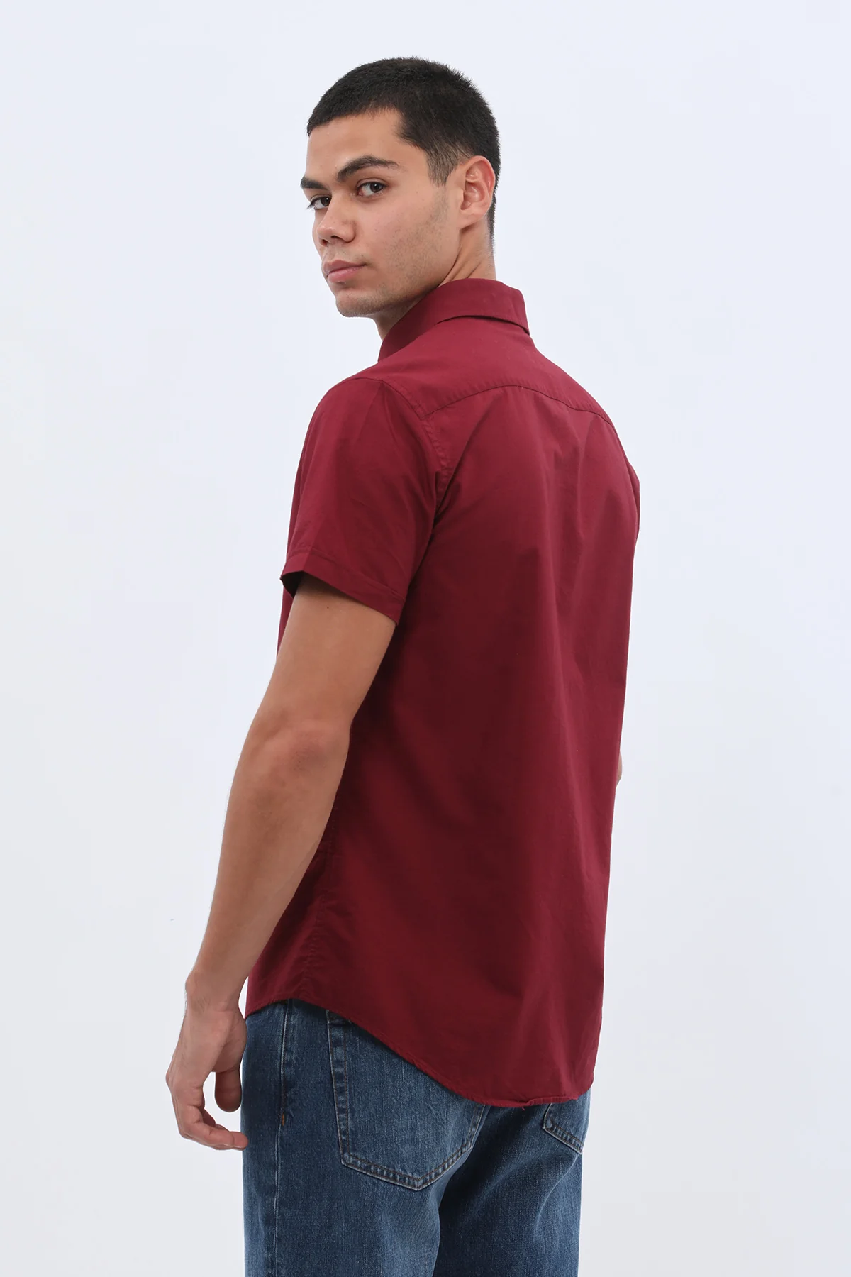 قميص أكسفورد بأكمام قصيرة وقبة بأزرار من SHIRTSPRO - لون أحمر بورجندي - Image 4