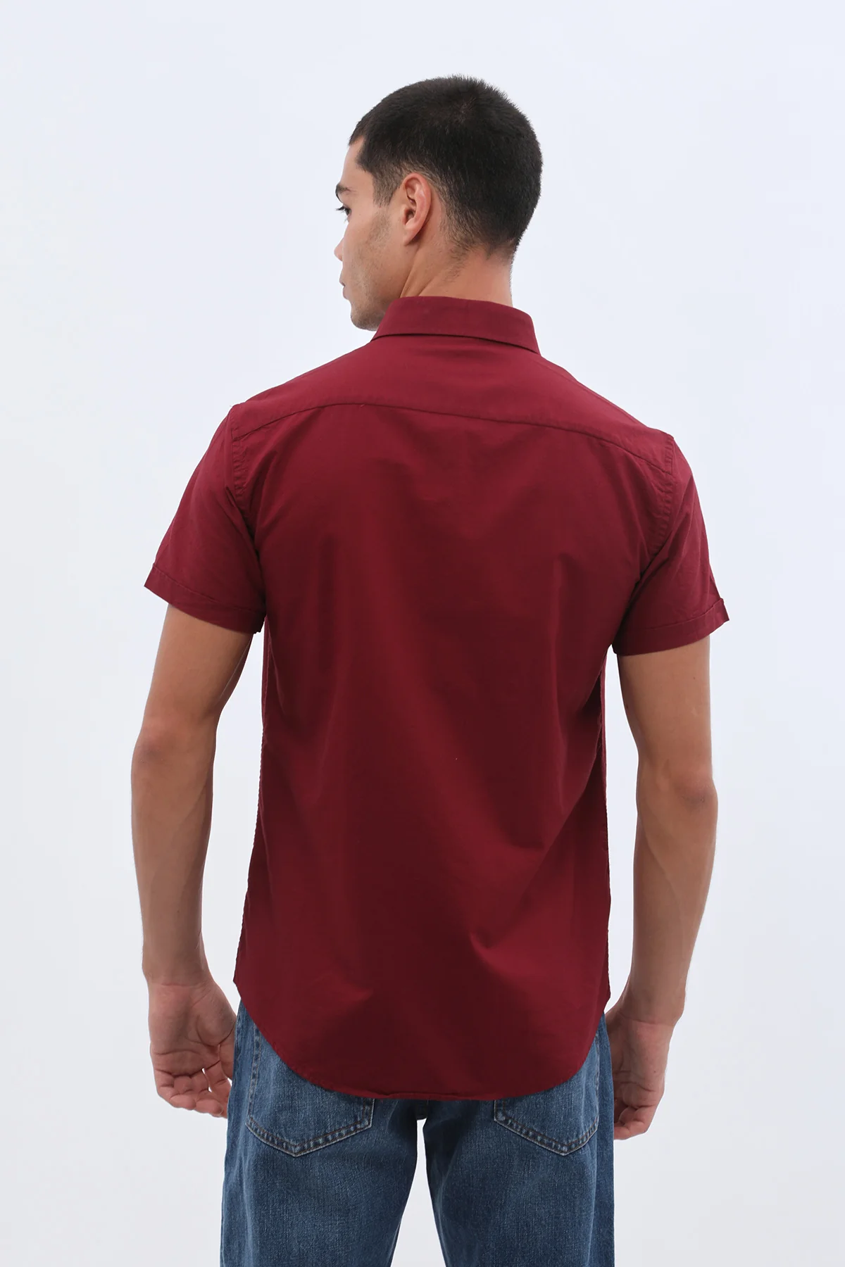 قميص أكسفورد بأكمام قصيرة وقبة بأزرار من SHIRTSPRO - لون أحمر بورجندي - Image 6