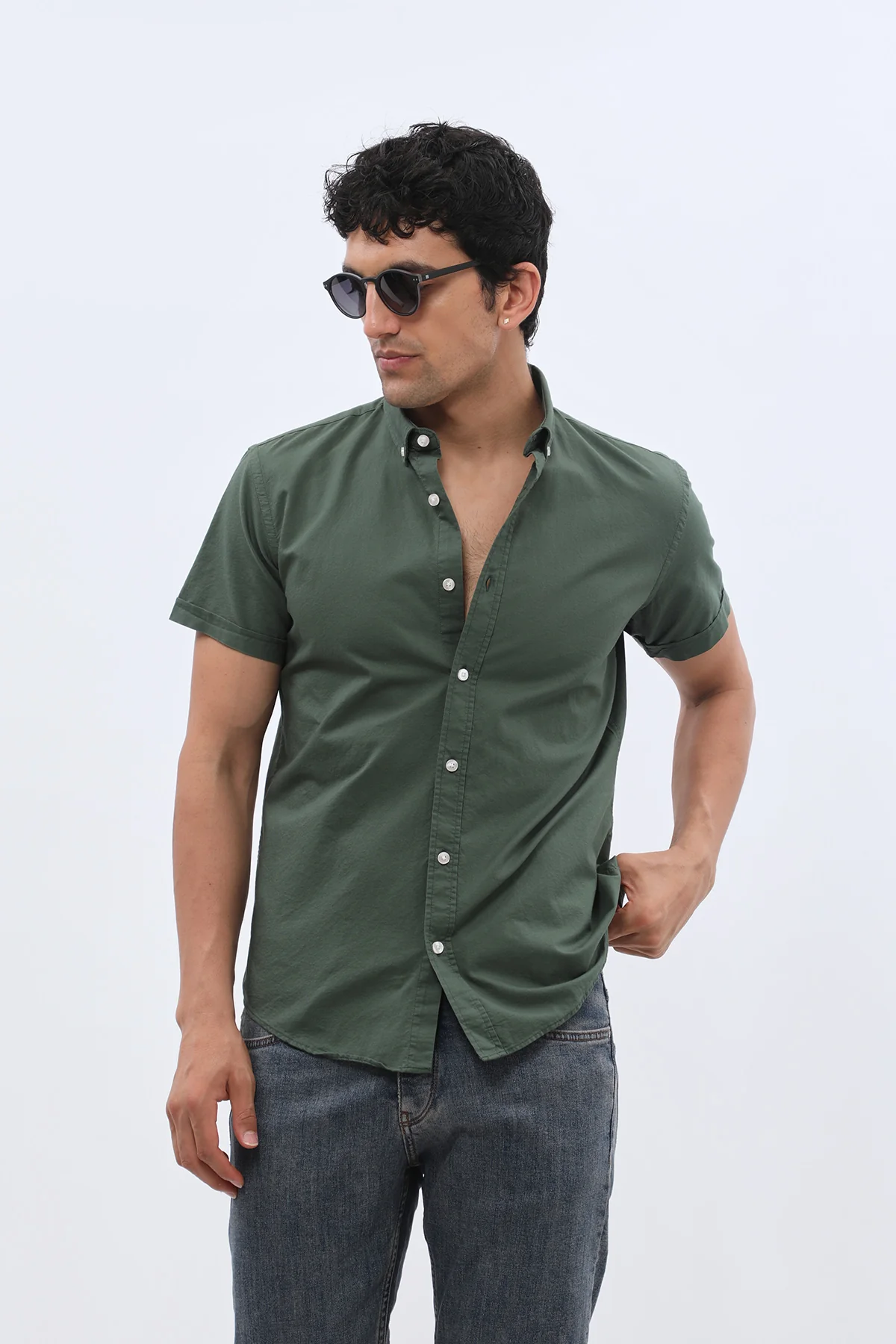 قميص أكسفورد بأكمام قصيرة وقبة بأزرار من SHIRTSPRO - لون أخضر جبلي - Image 2