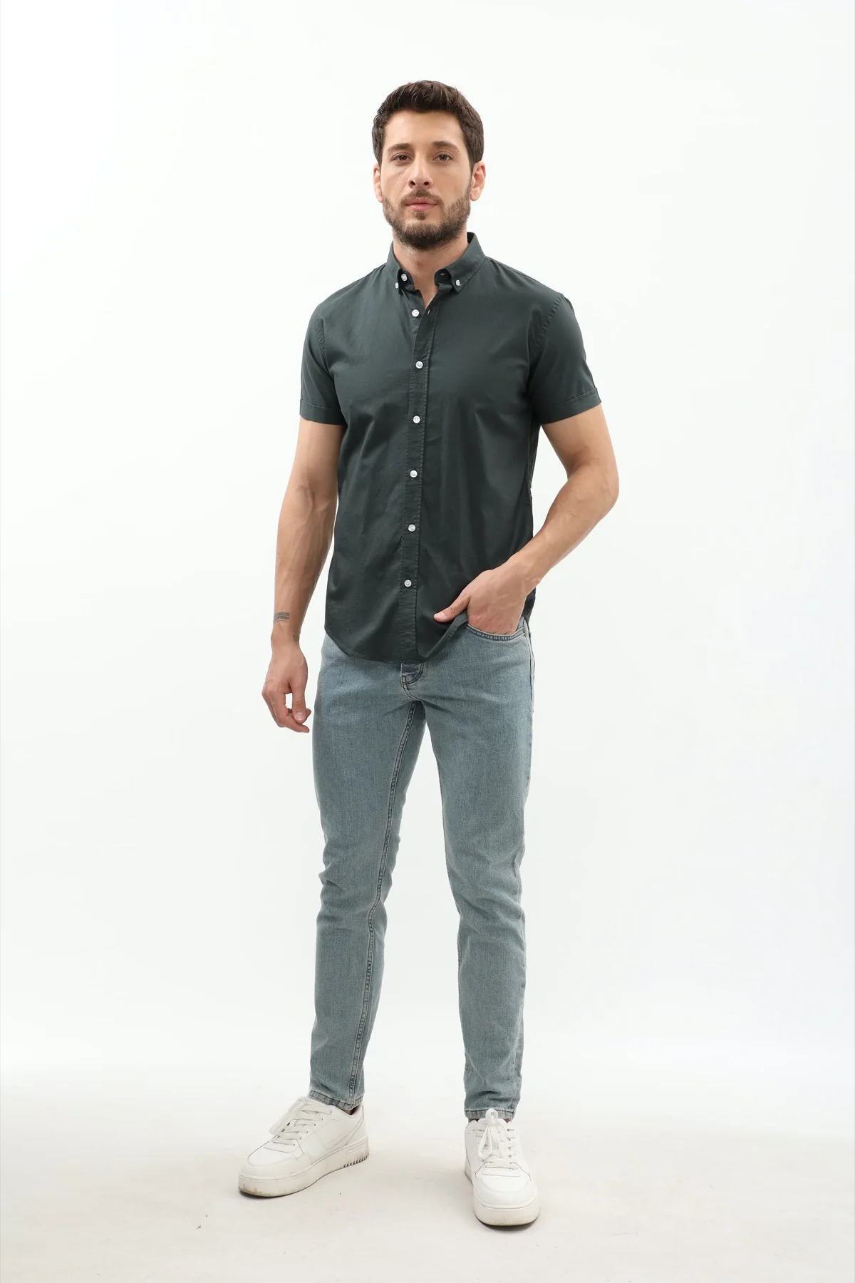 قميص أكسفورد بأكمام قصيرة وقبة بأزرار من SHIRTSPRO - لون زيتي باهت   - Image 4