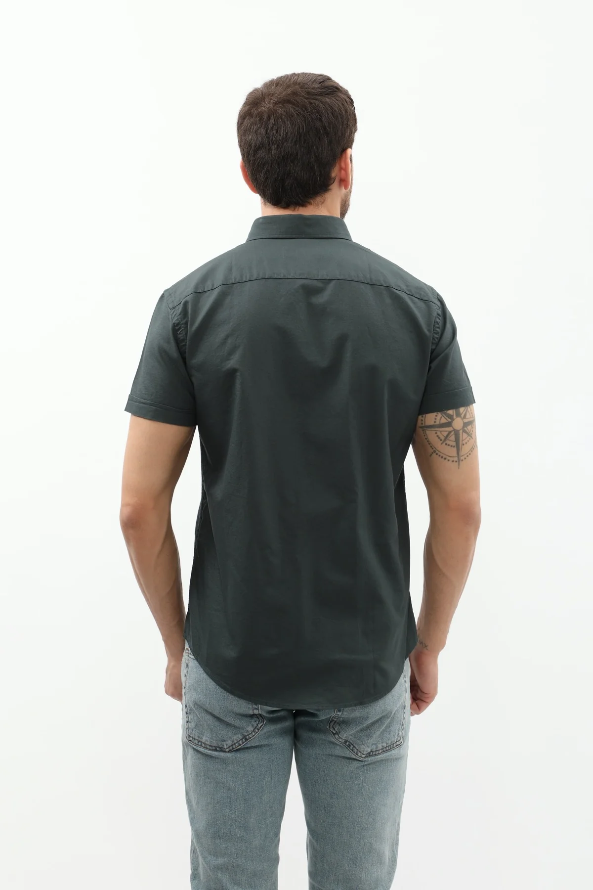 قميص أكسفورد بأكمام قصيرة وقبة بأزرار من SHIRTSPRO - لون زيتي باهت   - Image 5