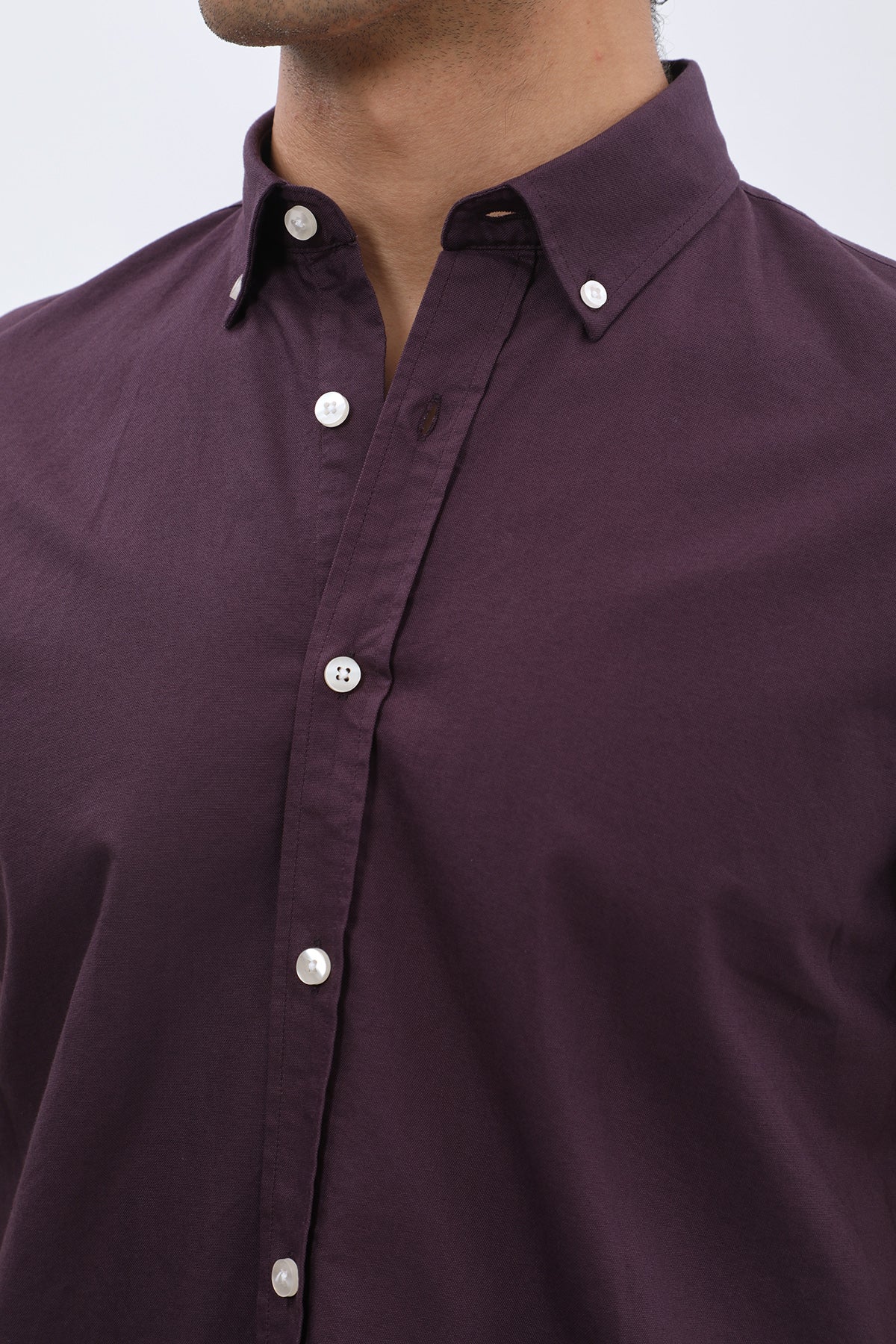 قميص أكسفورد بأكمام قصيرة وقبة بأزرار من SHIRTSPRO - لون نهدي غامق