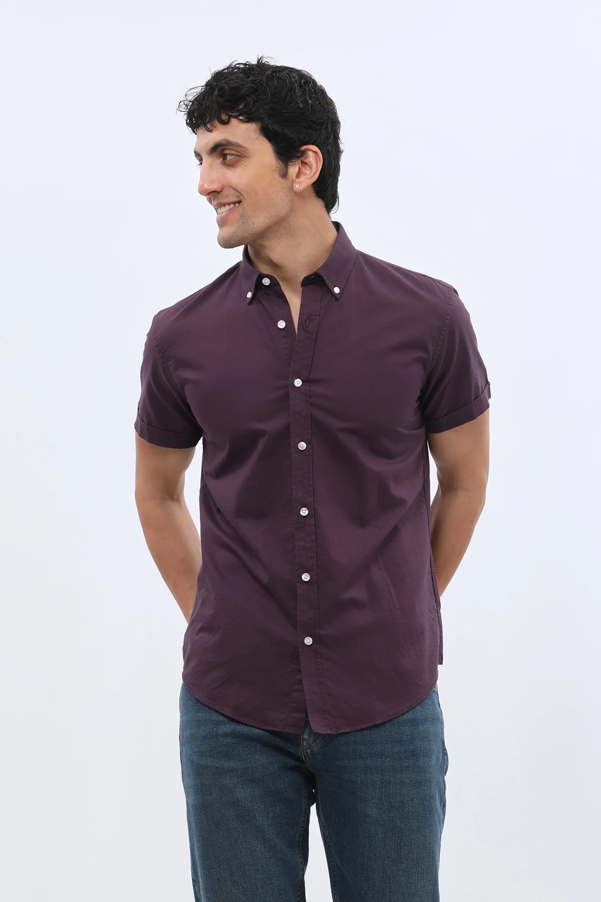 قميص أكسفورد بأكمام قصيرة وقبة بأزرار من SHIRTSPRO - لون نهدي غامق - Image 2