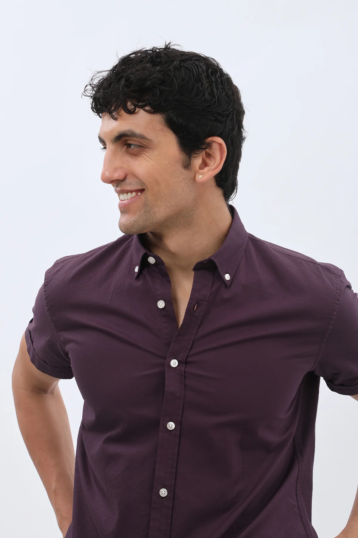 قميص أكسفورد بأكمام قصيرة وقبة بأزرار من SHIRTSPRO - لون نهدي غامق - Image 5