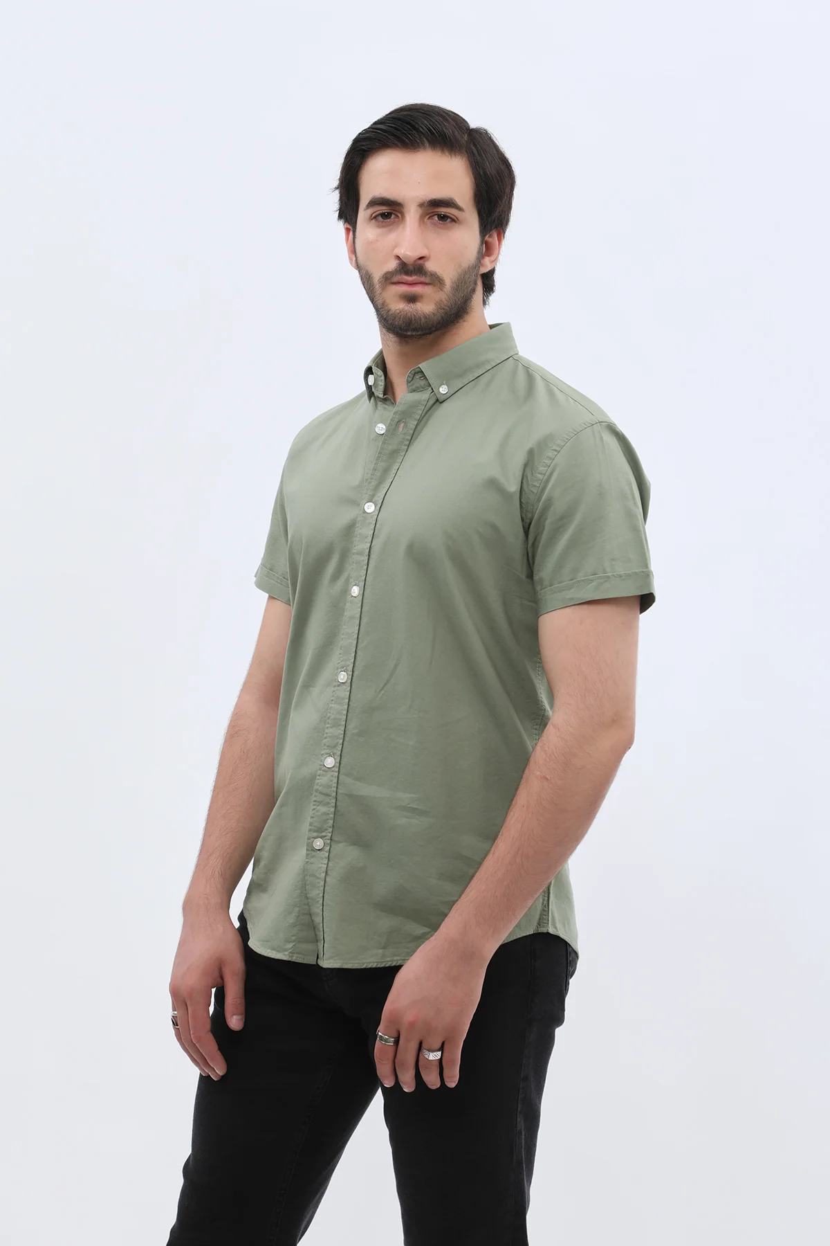قميص أكسفورد بأكمام قصيرة وقبة بأزرار من SHIRTSPRO - لون أخضر زيتوني - Image 3