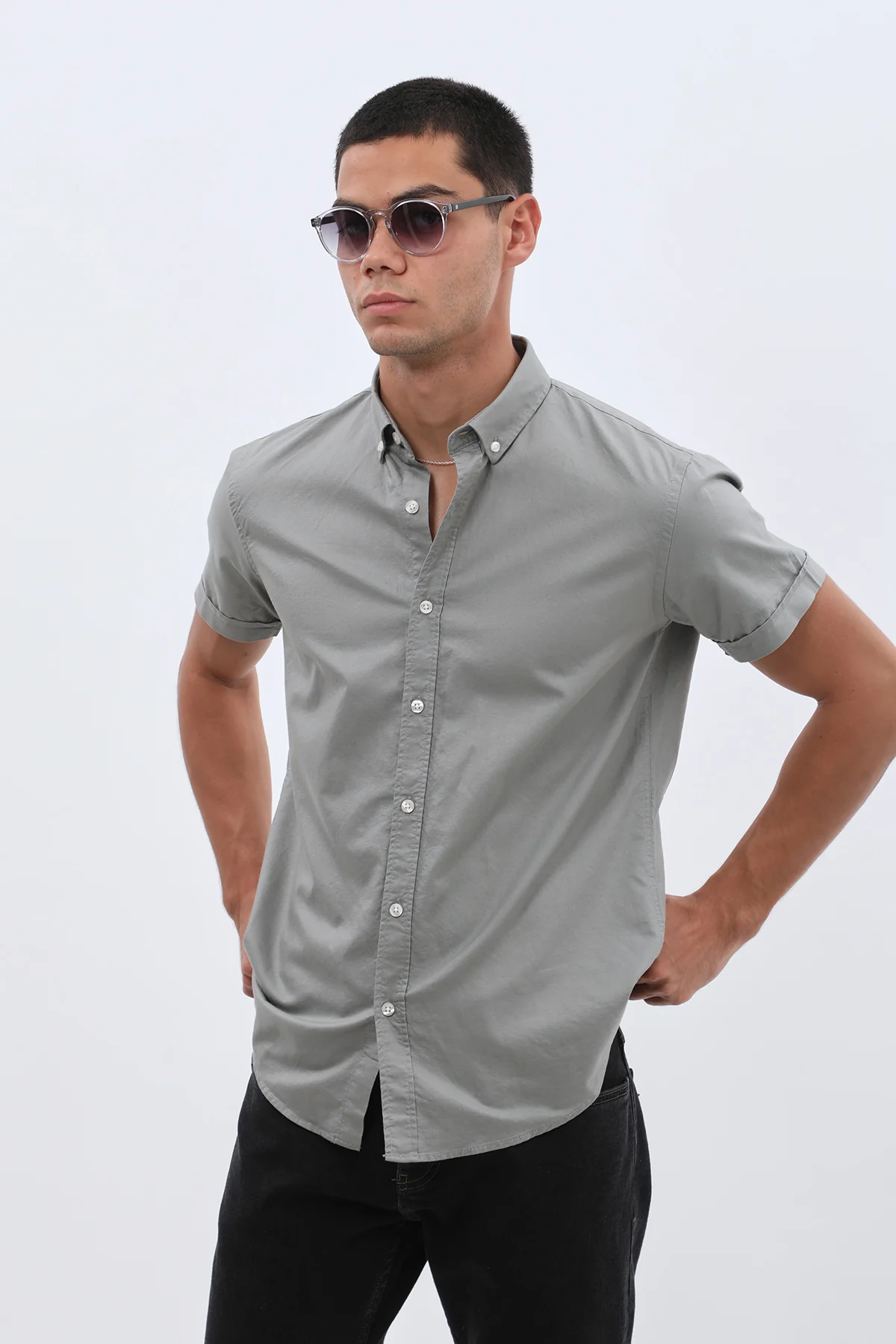 قميص أكسفورد بأكمام قصيرة وقبة بأزرار من SHIRTSPRO - لون رمادي فاتح - Image 2