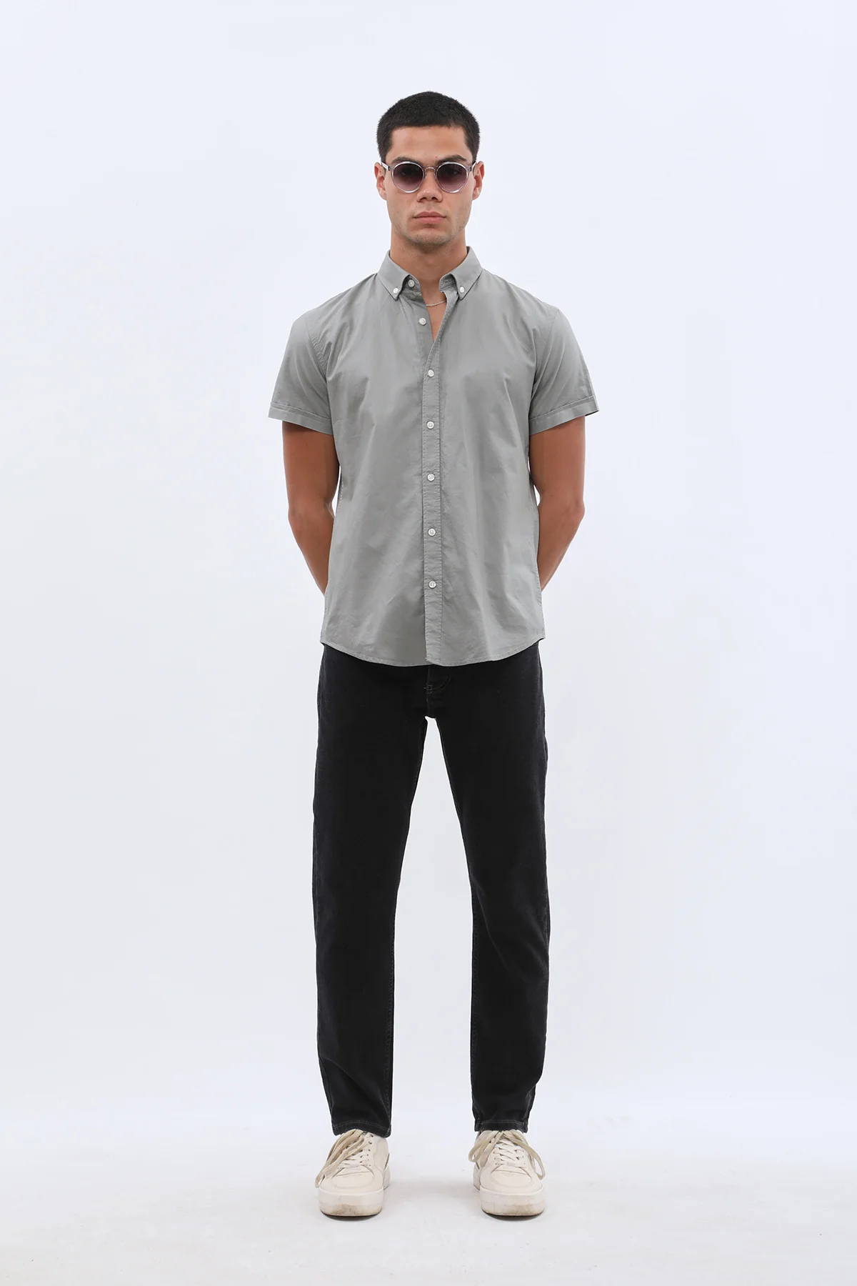 قميص أكسفورد بأكمام قصيرة وقبة بأزرار من SHIRTSPRO - لون رمادي فاتح - Image 3