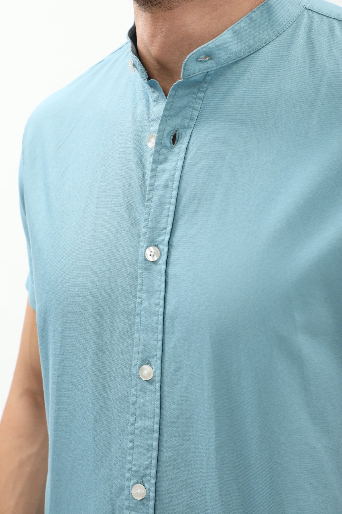 قميص أكسفورد بأكمام قصيرة وقبة ماندارين من SHIRTSPRO - لون أزرق بحري 