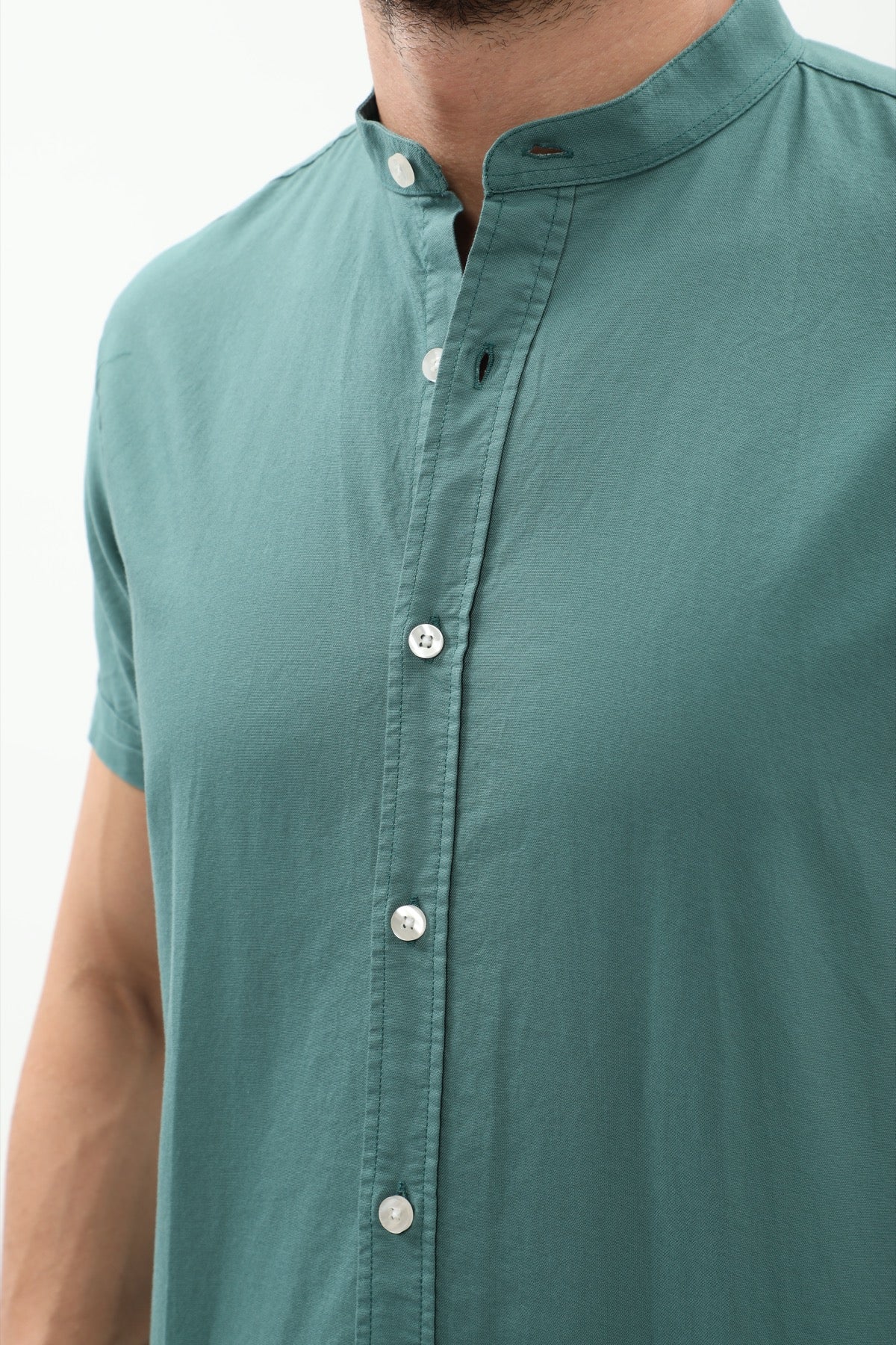 قميص أكسفورد بأكمام قصيرة وقبة ماندارين من SHIRTSPRO - لون أخضر عتيق