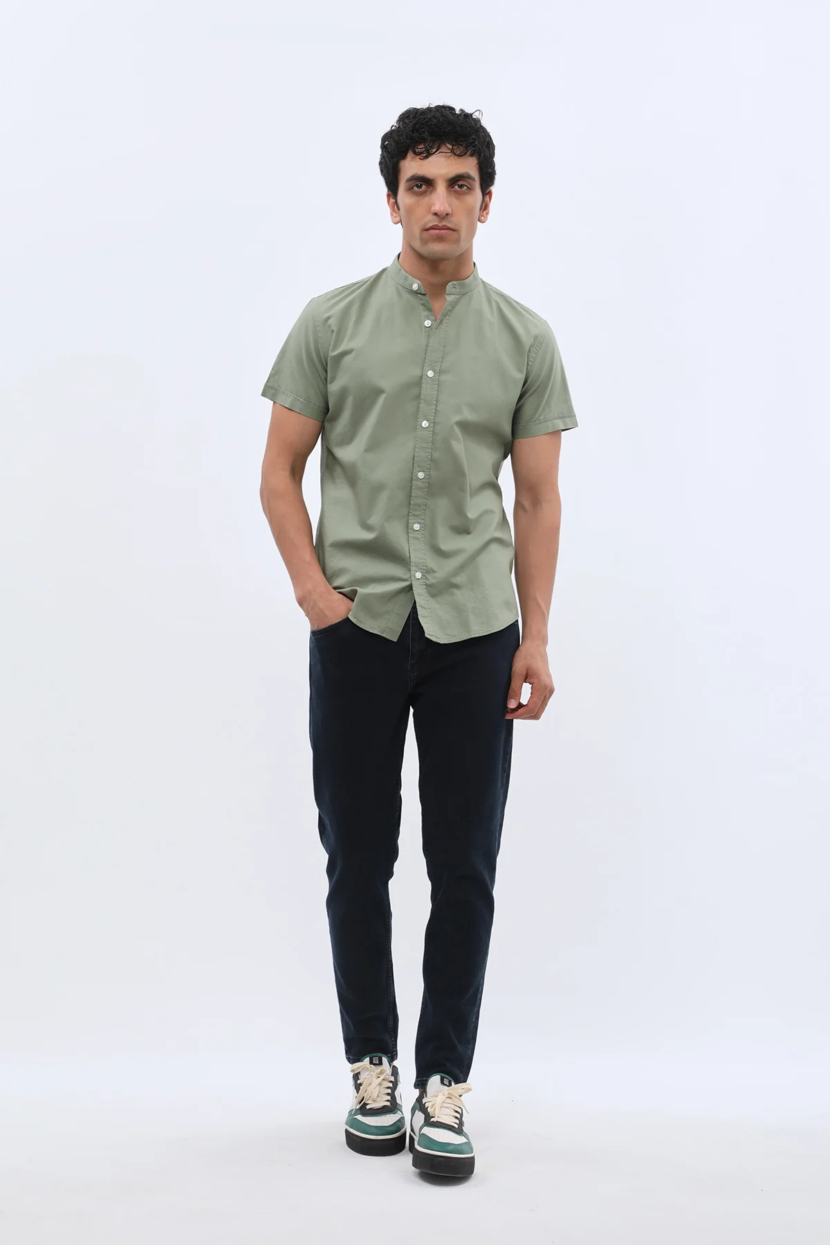 قميص أكسفورد بأكمام قصيرة وقبة ماندارين من SHIRTSPRO - لون أخضر زيتوني - Image 3