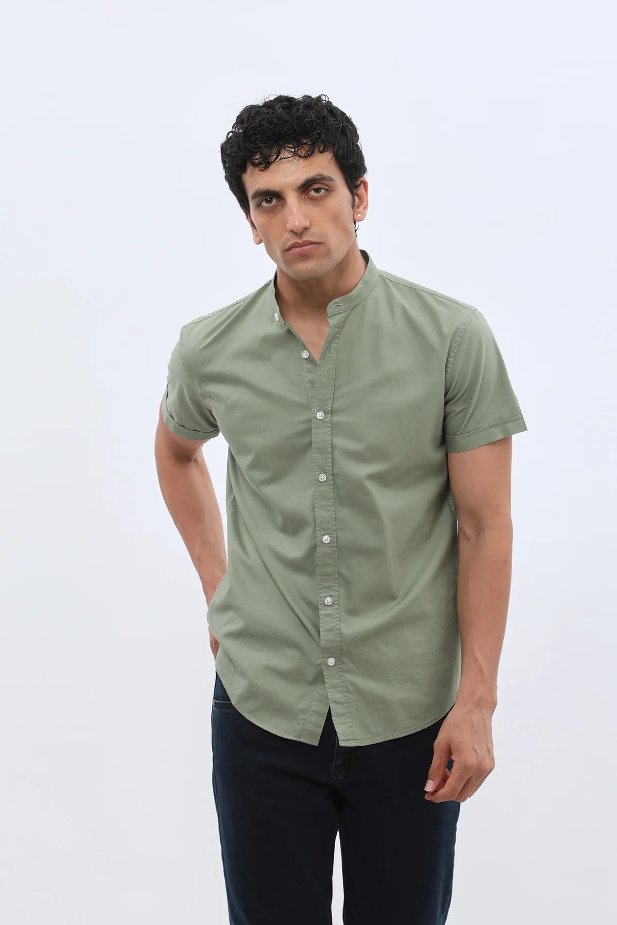 قميص أكسفورد بأكمام قصيرة وقبة ماندارين من SHIRTSPRO - لون أخضر زيتوني - Image 6