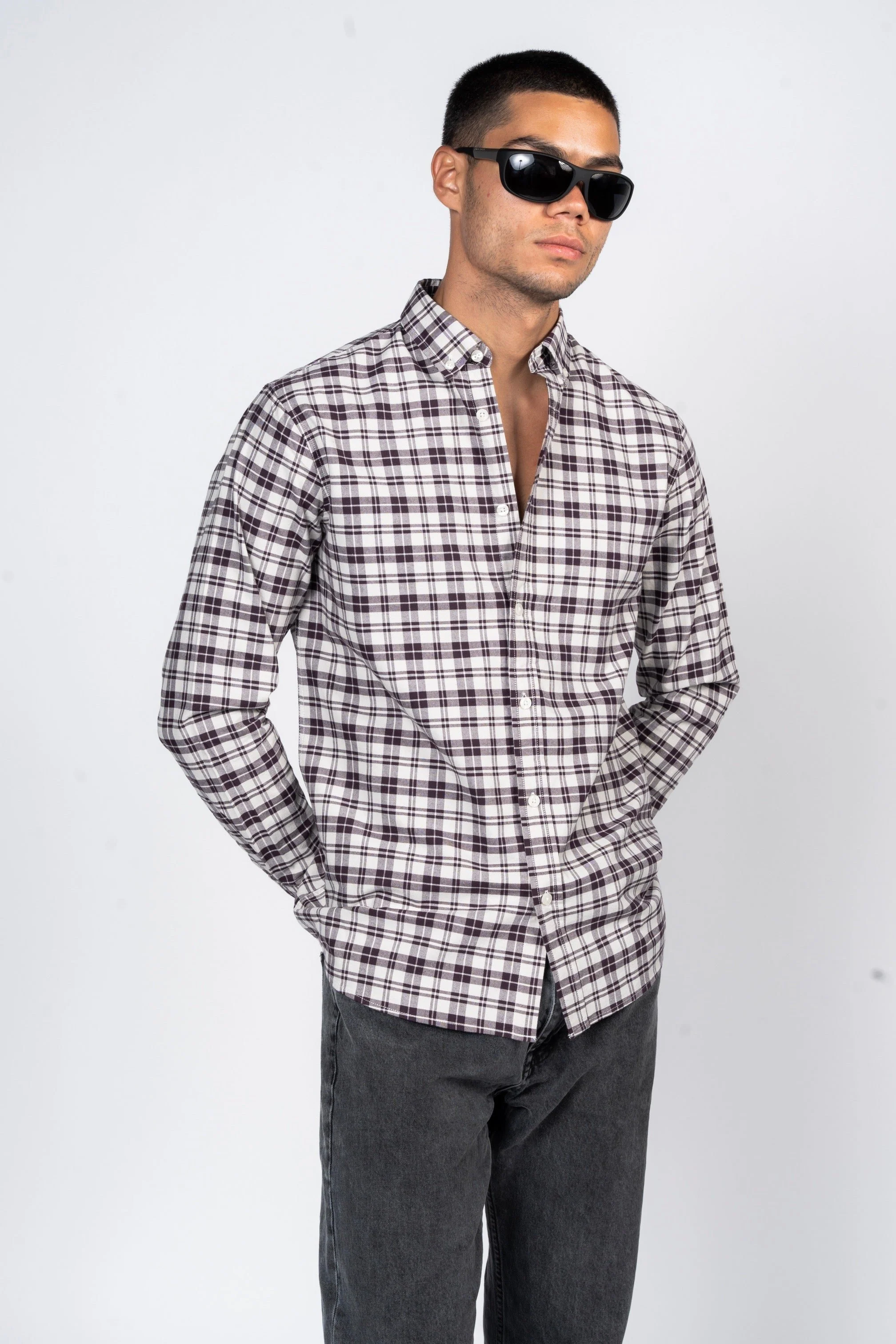 قميص كاروهات بقبة بأزرار من SHIRTSPRO - لون بيج فاتح - Image 2