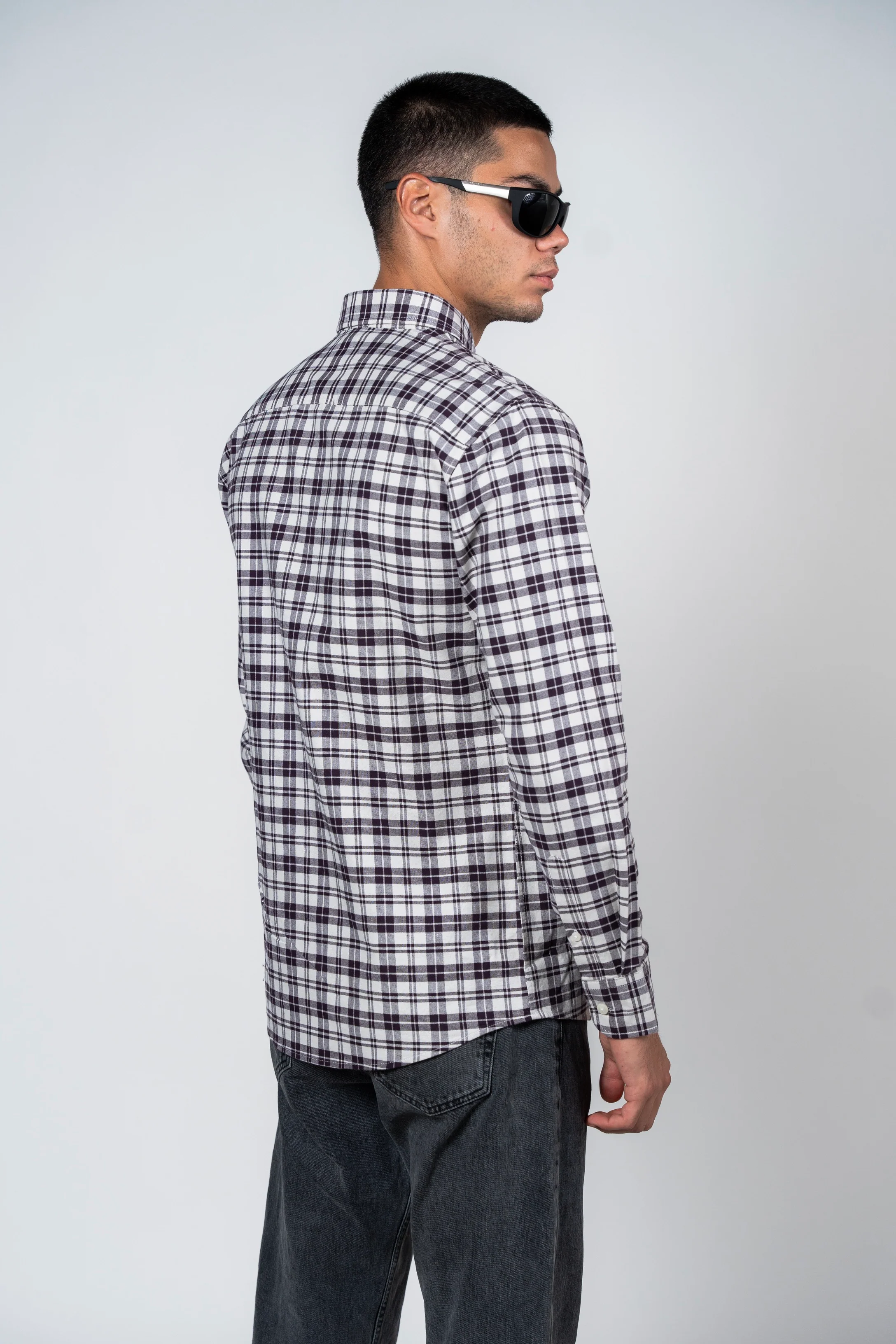 قميص كاروهات بقبة بأزرار من SHIRTSPRO - لون بيج فاتح - Image 4